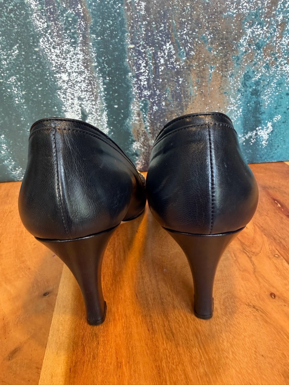 Versani Old Money Vintage Leather Heels Navy/Gold Pumps 8B (GUC) - Picture 8 of 12